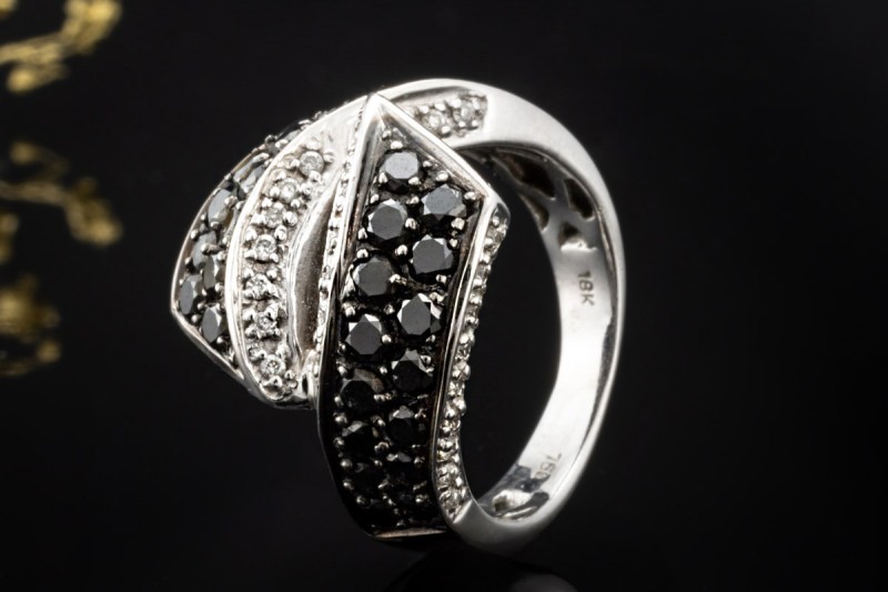 Black and White Ring Crossover mit Diamanten 750er Weißgold Handarbeit 