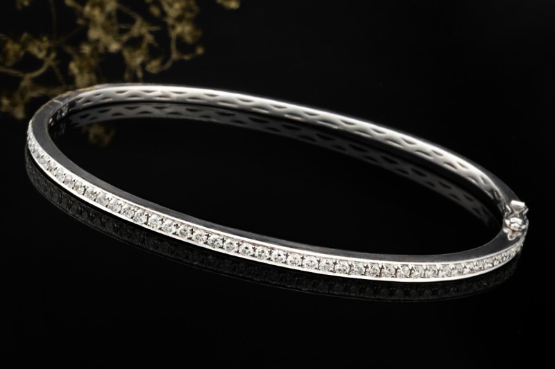 Diamant Armreif Armband mit Diamanten Goldschmiedearbeit in Weißgold 750 