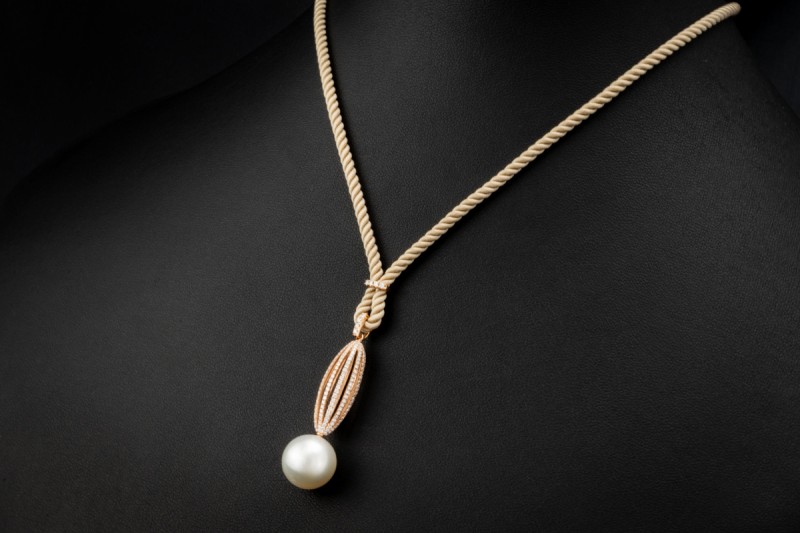 Südsee Perlen Collier mit Diamanten an Kordel in 750er Roségold Weißgold 