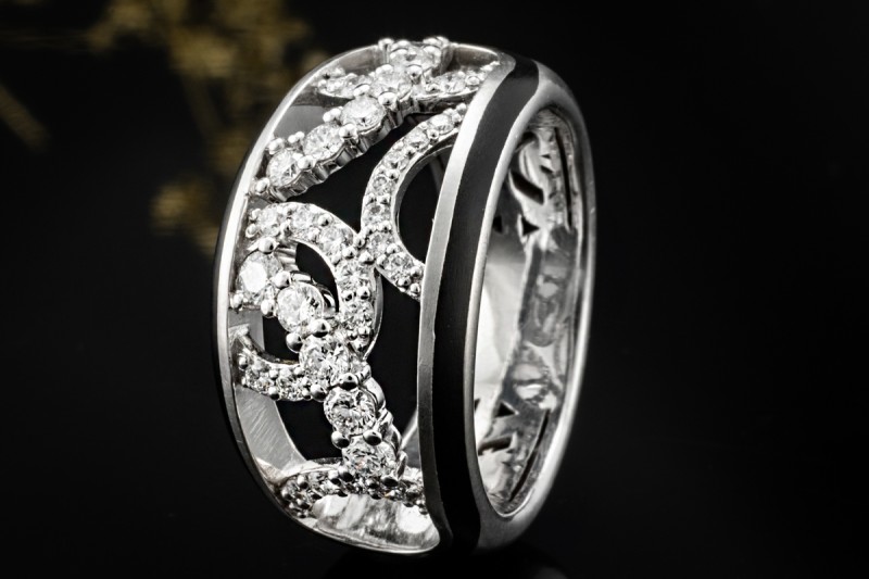 Leo Wittwer Ring Offene Diamant Ornamente Schwarze Emaille in Weißgold 