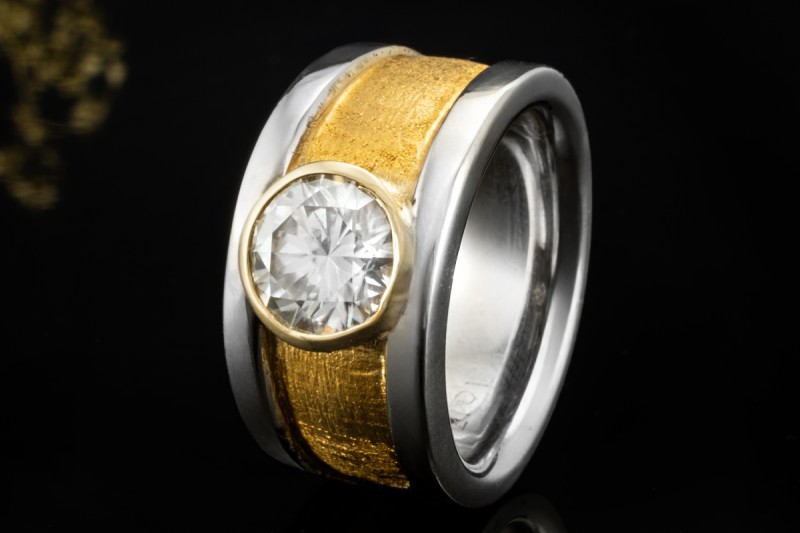 Massiver Bicolor Solitär Ring 2 Carat Diamant 750er Gold Hammerschlag 