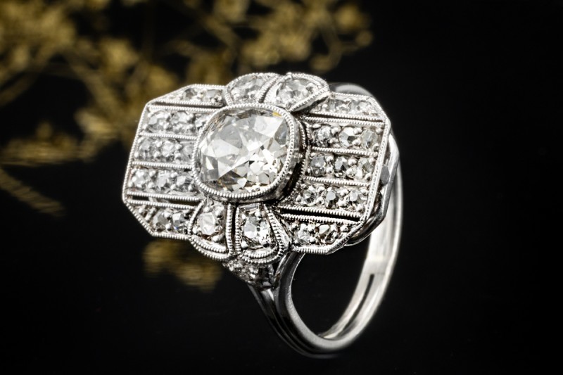 Antiker Ring mit Diamanten im Old Mine Cut Art déco in 950er Platin 
