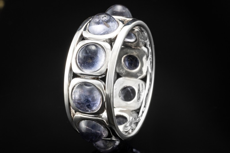 Memoire Ring mit Cabochon Iolith Goldschmiedearbeit in 750er Weißgold 