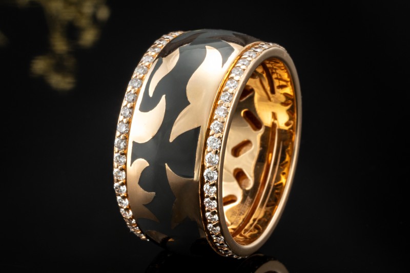 Leo Wittwer Ring Breit mit Emaille Grau und Diamanten Roségold 750 