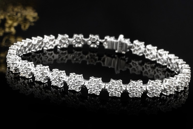 Modernes Armband Blumen Sterne 4,58 Carat Diamanten in 750er Weißgold 