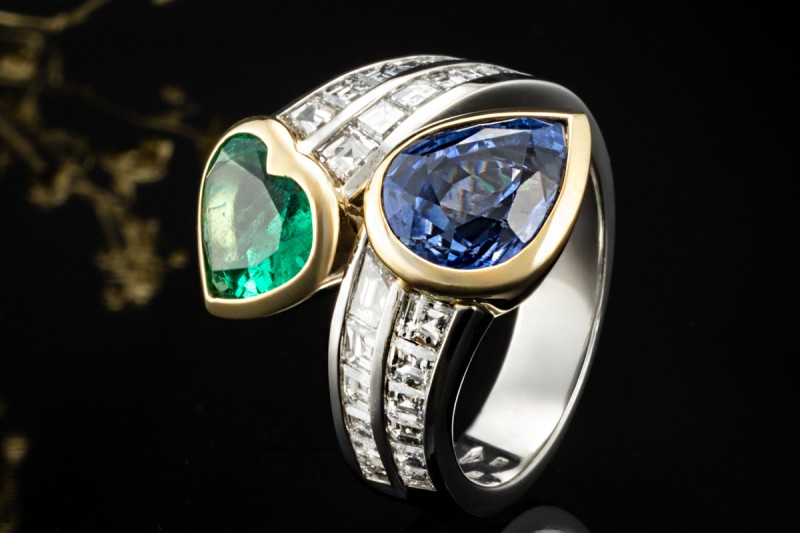 Herz Ring Smaragd Saphir Tropfen und Diamanten Handarbeit 750er Weißgold 