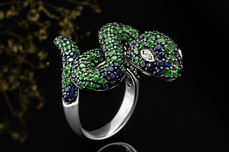 Ring Motiv Schlange mit Saphir Tsavorit und Diamant Augen 750er Weißgold 