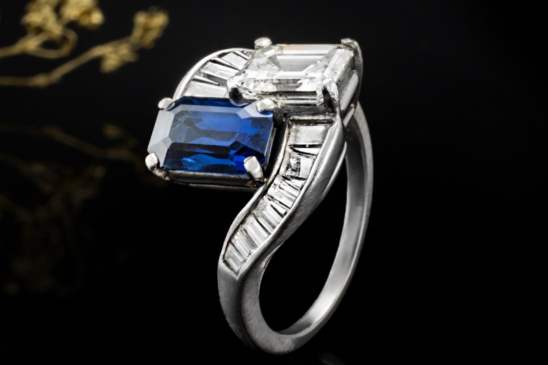 Beeindruckender Ring Blau Weiß mit Saphir und Diamanten in Weißgold 750 