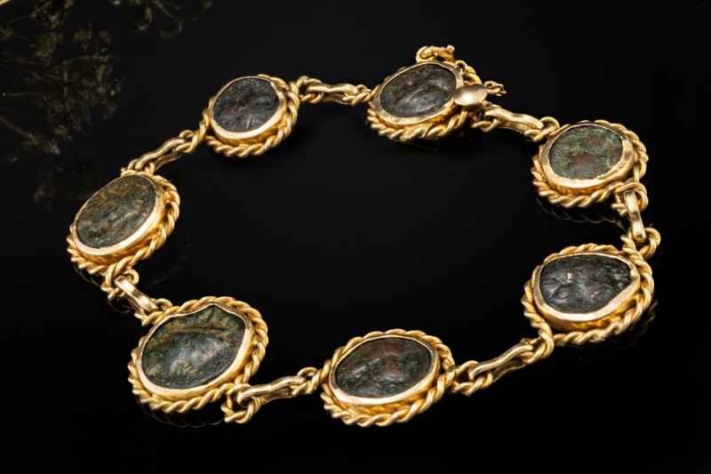 Antikes Armband mit ominösem Gestein Goldschmiedearbeit in 750er Gelbgold 