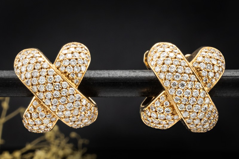 Creolen Ohrstecker im Kreuzdesign mit Diamanten in 750er Gelbgold 