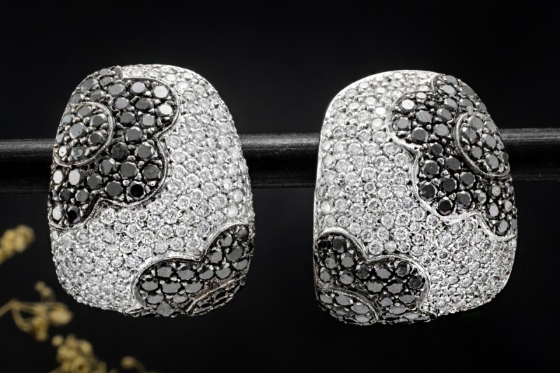 Ohrstecker Creolen Flowers Blumen Diamanten Schwarz Weiß in Weißgold 750 