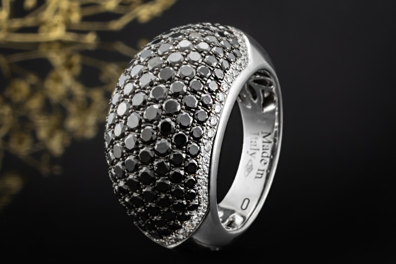 Italienischer Designer Ring Schwarzen und weiße Diamanten 750er Weißgold 