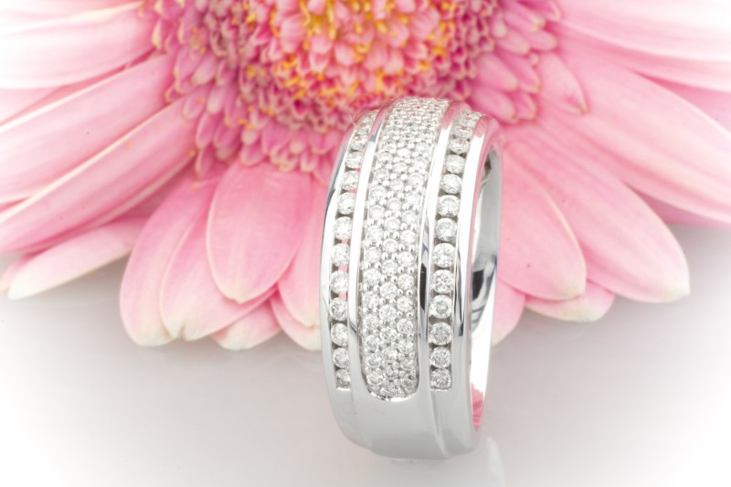 Ring Brillanttraum 0,68 feurige Diamanten in massivem 585 Weißgold Ring 