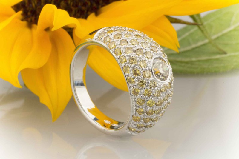 HANS DIETER KRIEGER Ring mit GELBEN Brillanten 750 Weißgold  