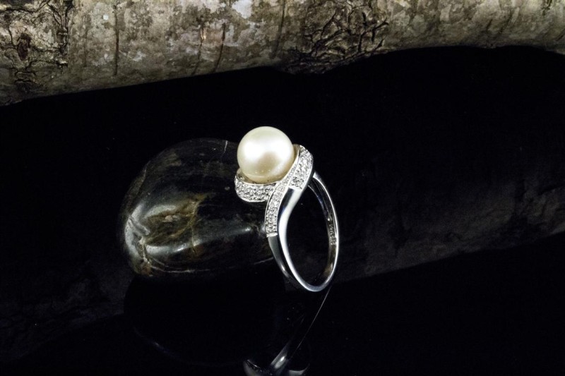 Perlenring mit Diamanten Brillanten Schwungvoll in 585er Weißgold Arbeit 