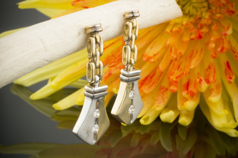 Süße Goldschmiedearbeit Ohrstecker Bicolor mit Brillanten in 750er Gelbgold Weißgold 
