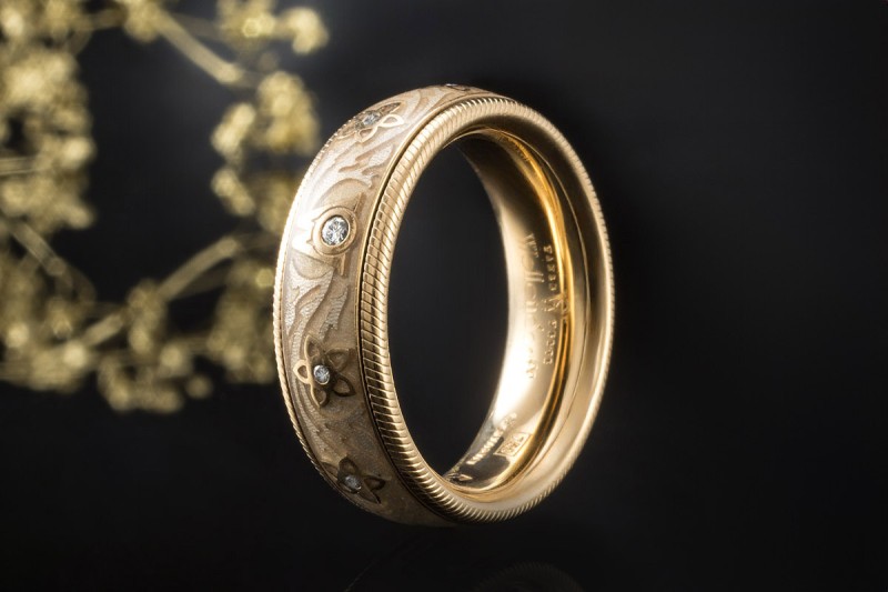 Wellendorff Ring Drehring Seidenschimmer Creme 11 Diamanten Gelbgold 750 
