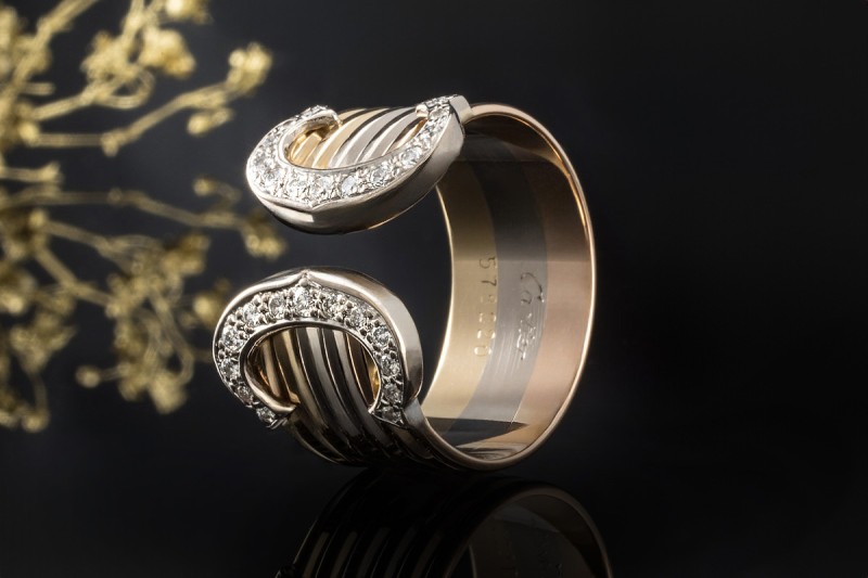 Cartier Ring Doppel C mit Diamanten Großes Modell in 750er Gold Tricolor 
