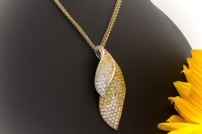 Exklusives Dal Lago Collier mit 3 Carat Brillanten & 9 Carat Saphir in 750er Gold Bicolor 