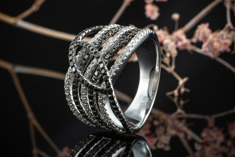 black & white Ring mit Diamanten Brillanten schwarz weiß in Weißgold 750 