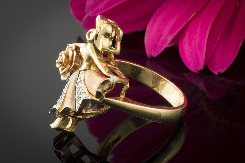 Ring im Mary Poppins Design Blumenmädchen mit Brillanten Gelbgold Rotgold 