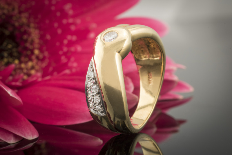 Ring mit Brillanten Zeitlos klassisches und schwungvolles Design 585er Gelbgold 