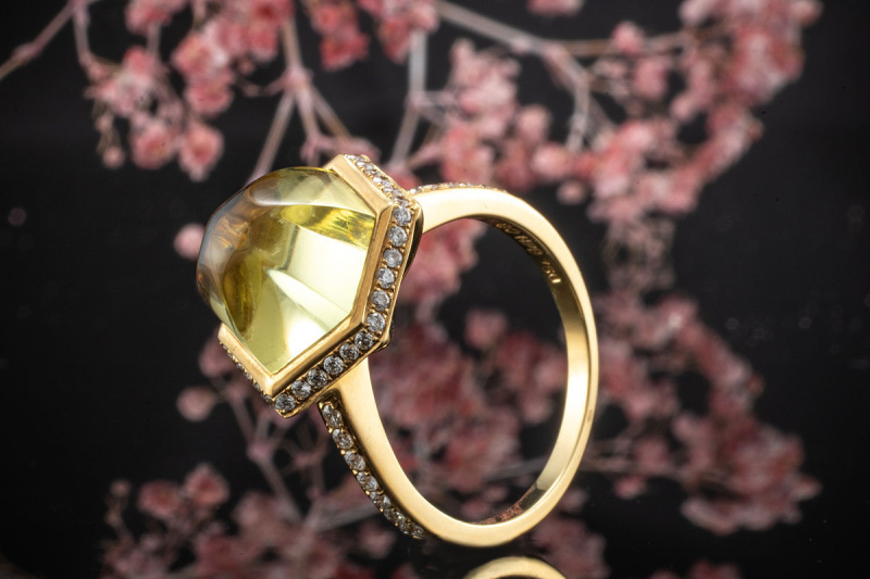 Lemon Citrin Ring sechseckig gefasst mit Brillanten in Gelbgold LP 3.570 