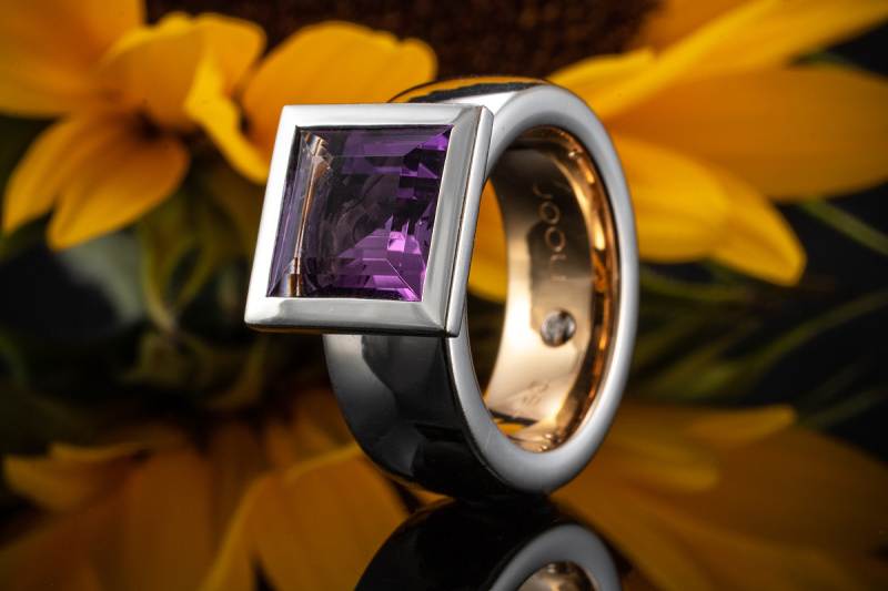 noor Ring feel the diamond mit Amethyst Carre Schliff in 750er Weißgold 