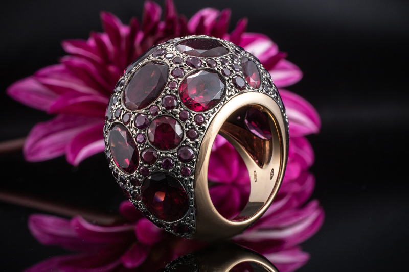 Großer Pomellato Ring Tabou mit Rhodolith Granat in 750er Roségold Gr 53 