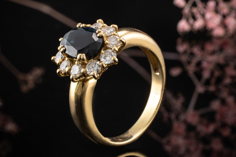 Eleganter massiver Ring mit dunklem Saphir und Top Diamanten Gelbgold 63 