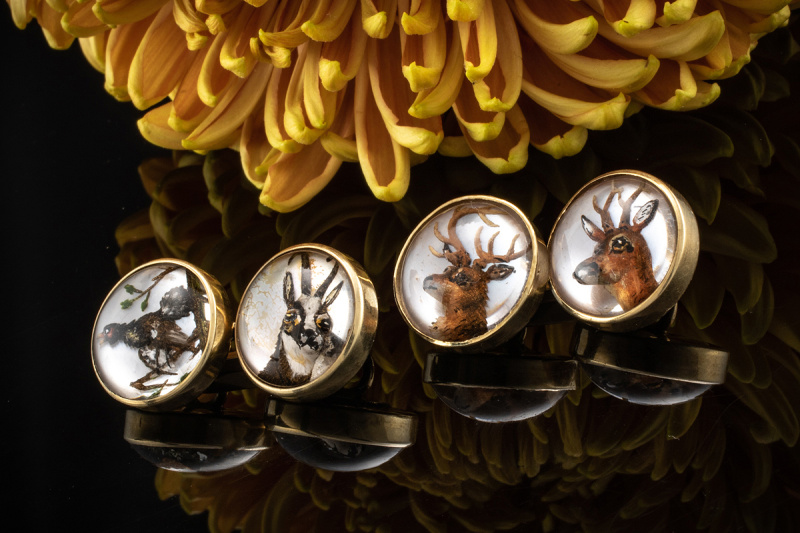 Bergkristall Manschetteknöpfe Jagdschmuck Jagd Motive Malerei in Gold 