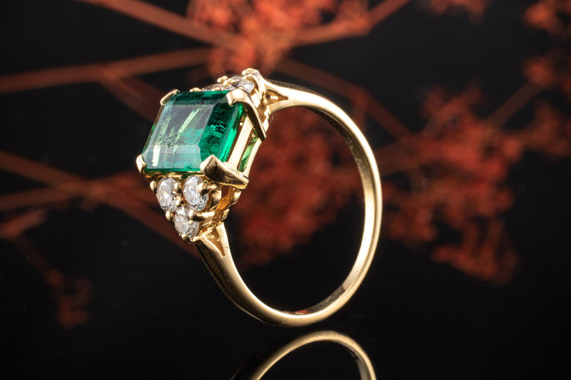 Ring Smaragd im Emerald Schliff und Diamanten Brillanten in Gelbgold 750 