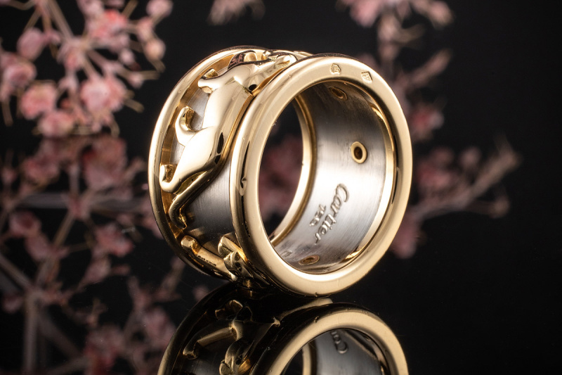 Ring Panthere de Cartier Umlaufendes Panther Motiv in Gold 750 Bicolor 