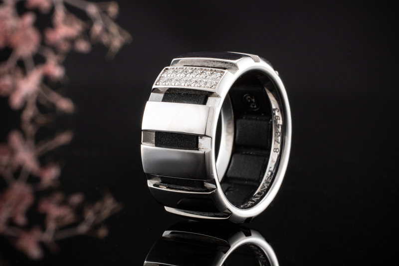 Chaumet Ring Class One Schwarze Einlage und Diamanten in 750er Weißgold 