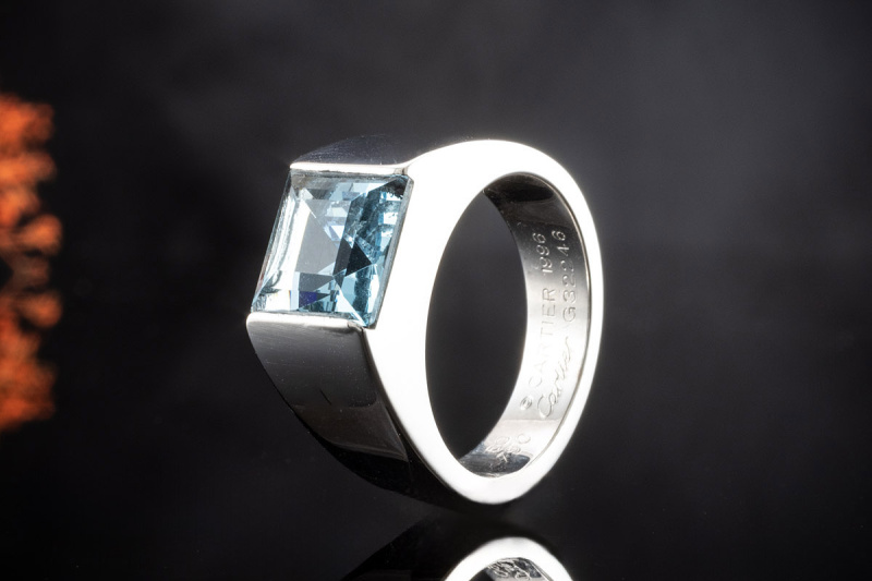 Cartier Tank Ring mit Blautopas Edeltopas Großes Modell in Weißgold 750 