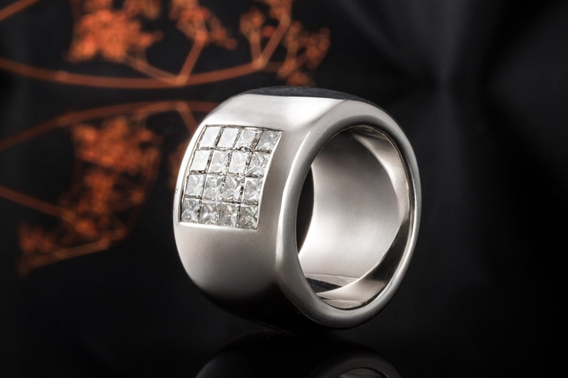 Invisible Setting Ring mit Princess Cut Diamanten im Carré Weißgold 750 