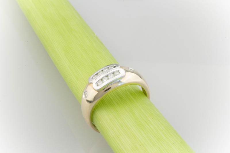 Raffiniert gearbeiteter Bicolor Ring mit Brillanten 585 Gold  