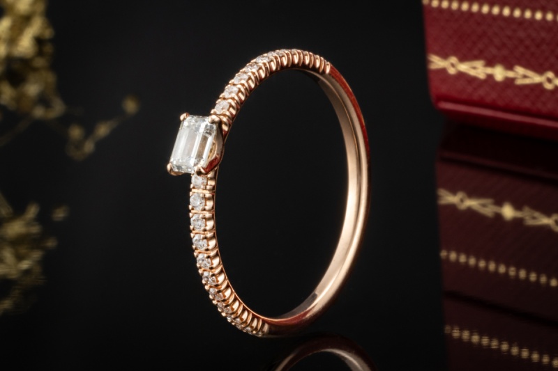 Etincelle de Cartier Ring mit Diamant im Smaragdschliff in Roségold 750 