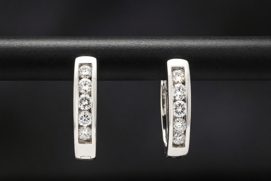 Klassische Creolen Ohrringe Ohrstecker mit Diamanten in 750er Weißgold 