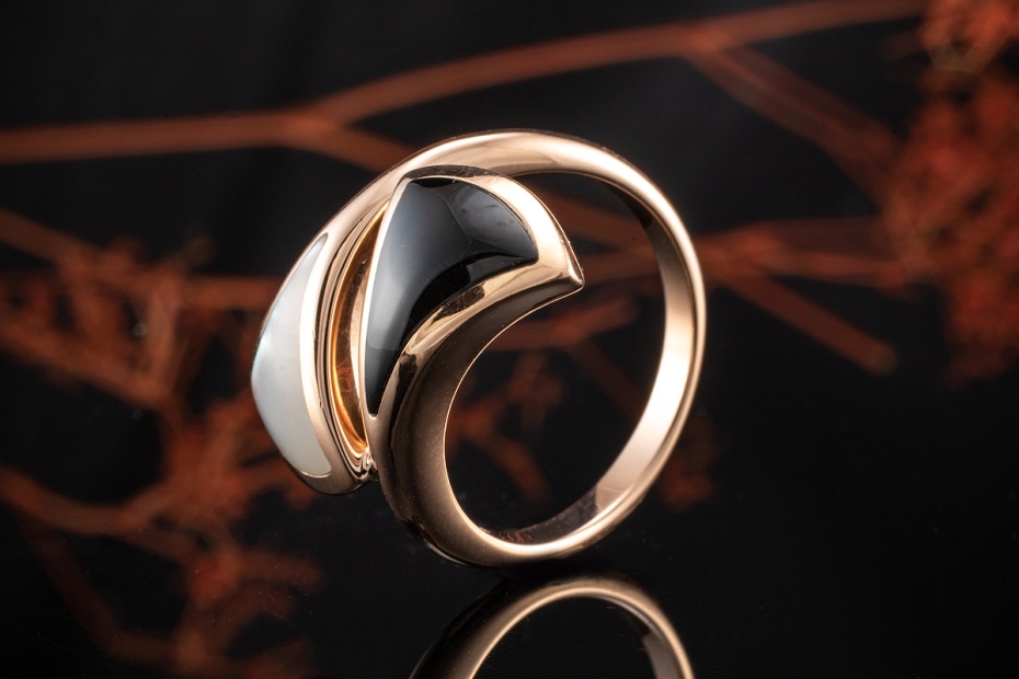 BVLGARI Ring Divas Dream mit Onyx und Perlmutt Rosegold Rotgold Bulgari 