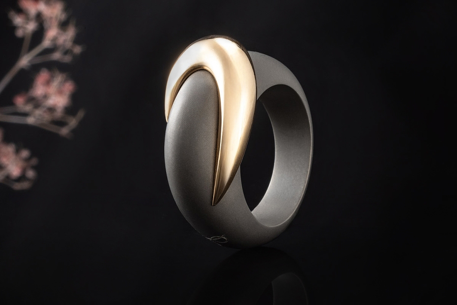 Pomellato Ring Titanio Graue Titan Arbeit Schwung in 750er Gold Größe 53 