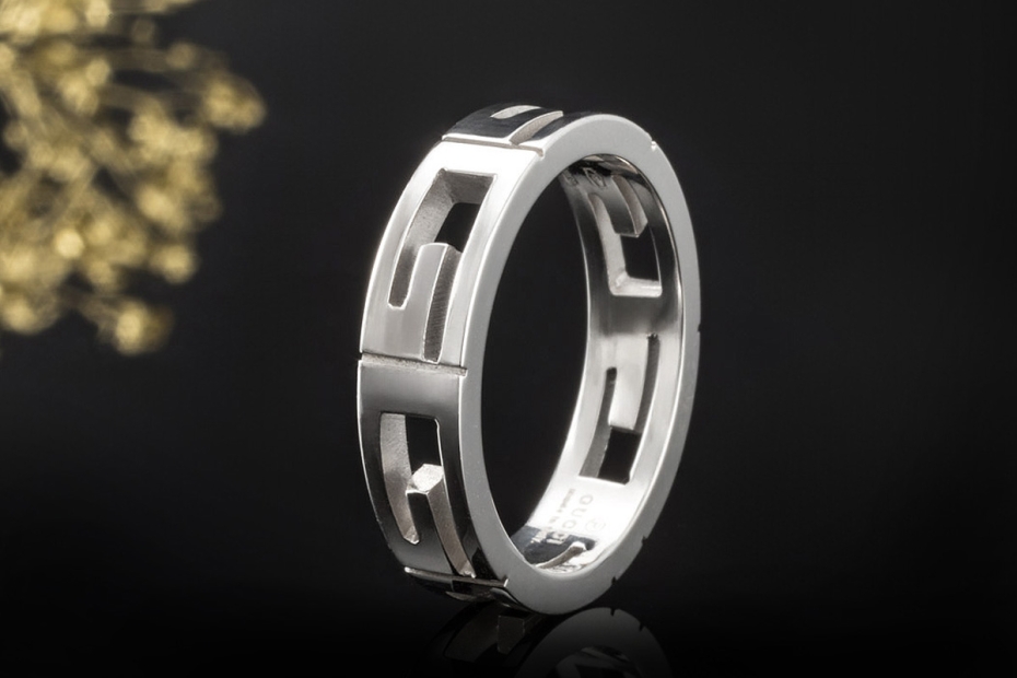 Gucci Ring Bandring mit Gucci Logo rundum Größe 53 in 750er Weißgold 