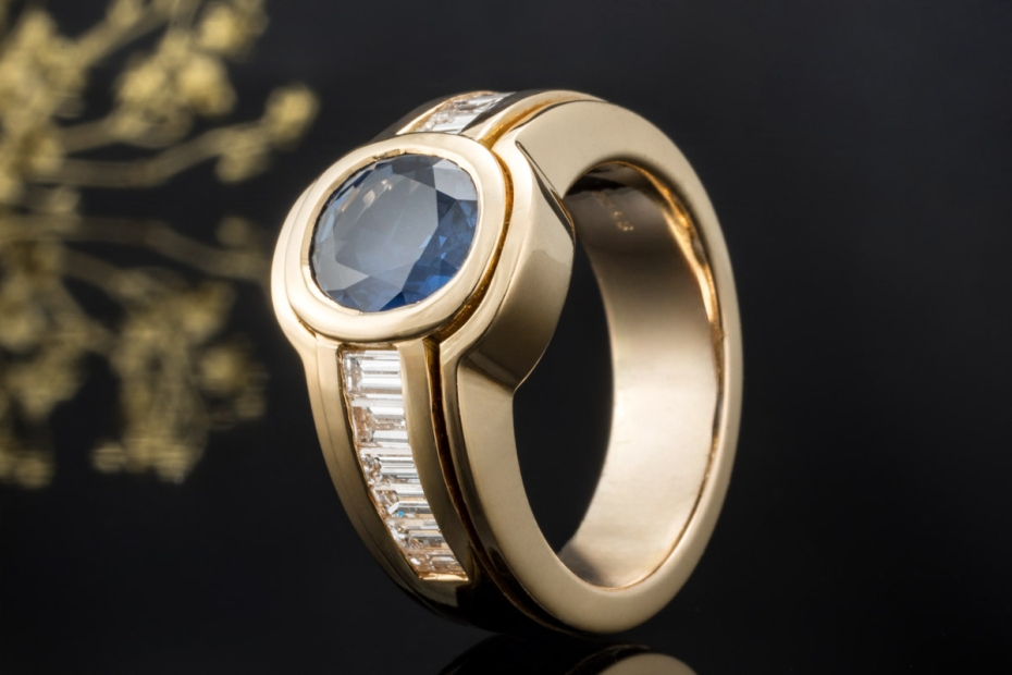 Saphir Ring mit Baguette Diamanten massiv gefertigt in 750er Gelbgold 