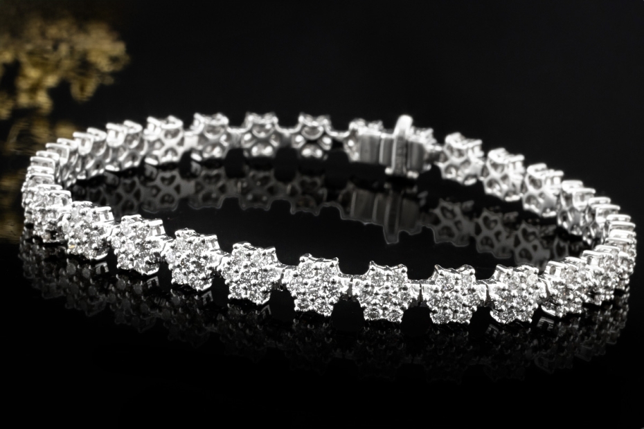 Modernes Armband Blumen Sterne 4,58 Carat Diamanten in 750er Weißgold 