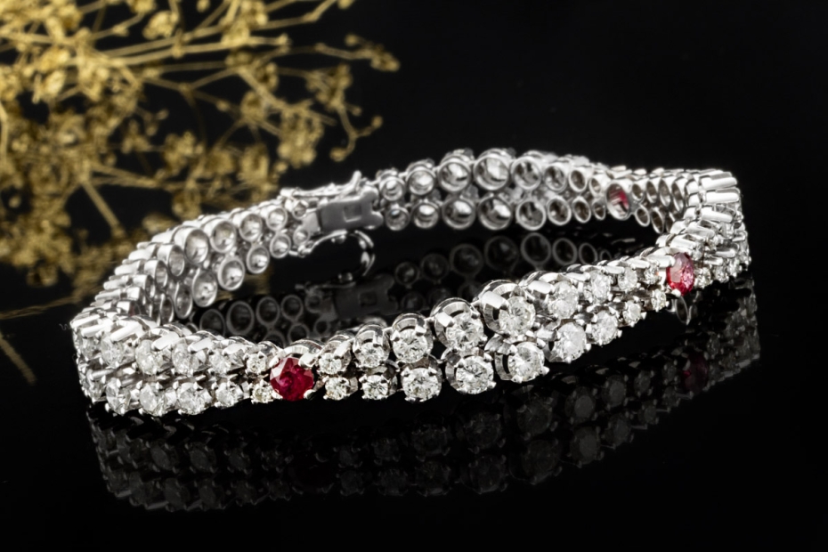 Raffiniertes Vintage Armband 12,5 Ct Rubine und Diamanten 750er Weißgold 