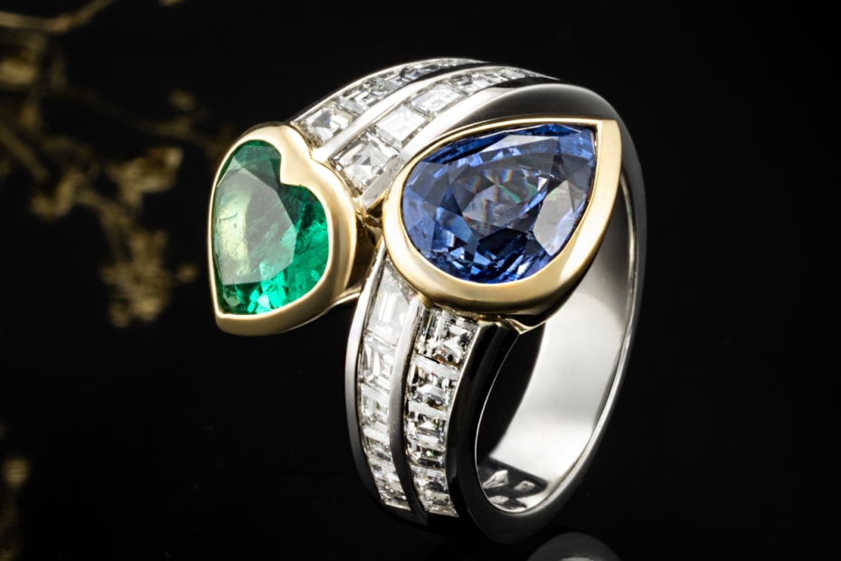 Herz Ring Smaragd Saphir Tropfen und Diamanten Handarbeit 750er Weißgold 