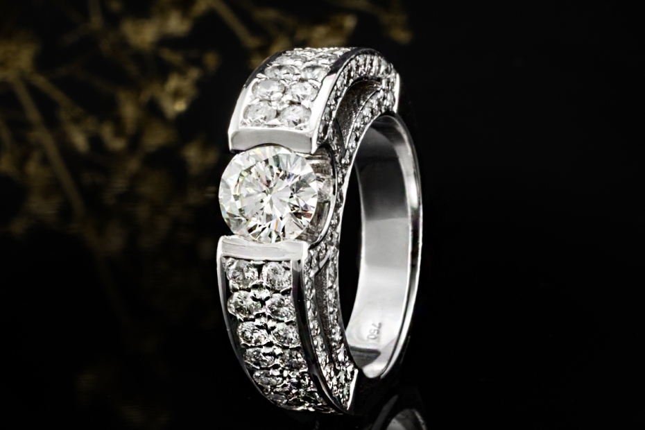 Diamant Ring Spannring Einkaräter Asymmetrische massive Weißgold Arbeit 