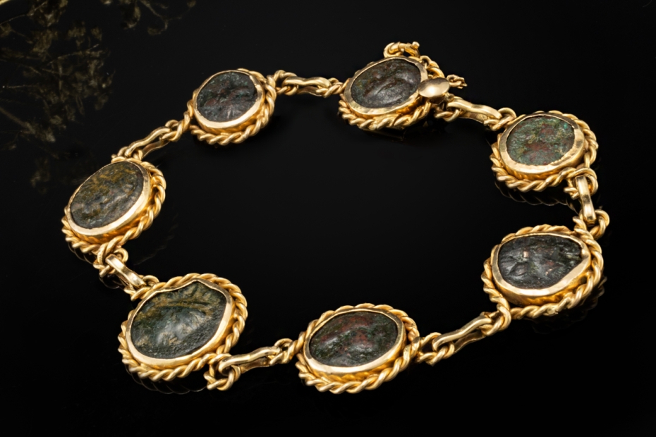 Antikes Armband mit Römischen Münzen Individueller Charme in Gelbgold 