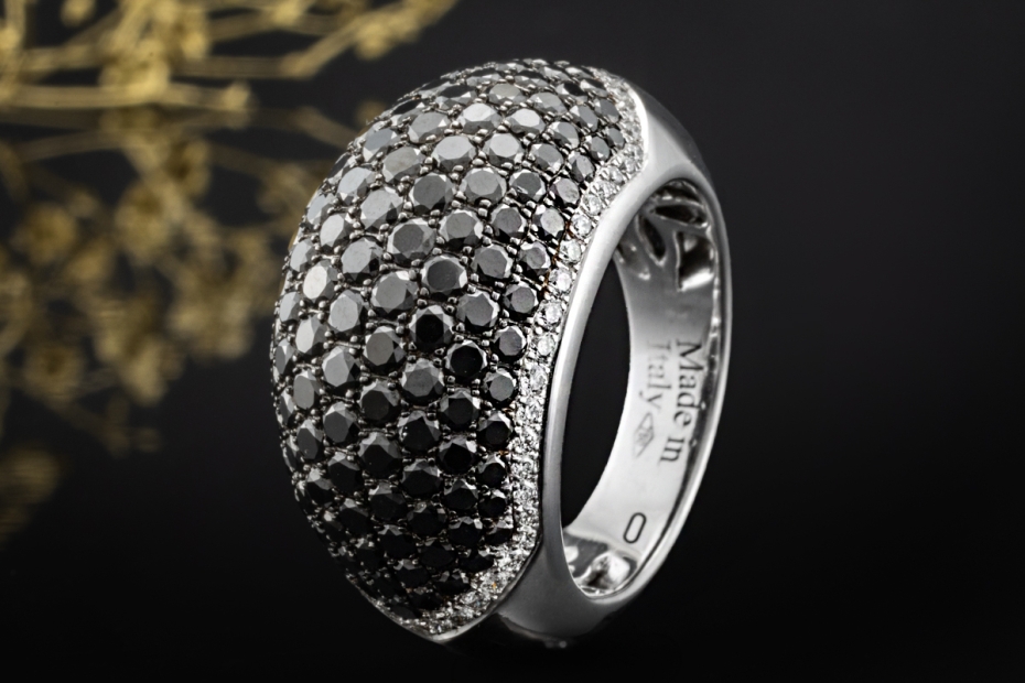 Italienischer Designer Ring Schwarzen und weiße Diamanten 750er Weißgold 