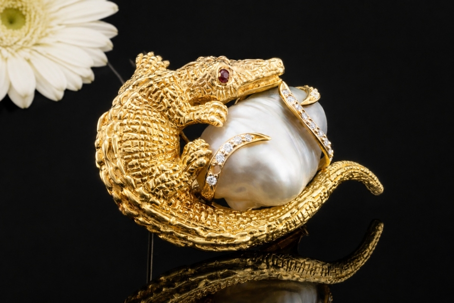 Anhänger Brosche Krokodil Barockperle und Diamanten Gelbgold Handarbeit 